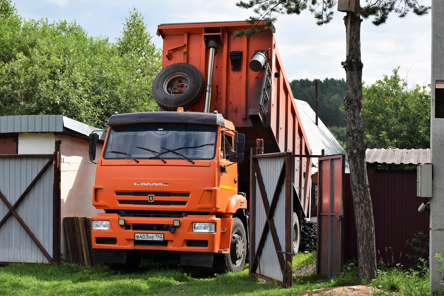 1000 тонн благотворительного угля выделил разрез Березовский для жителей юга Кузбасса. Стройсервис