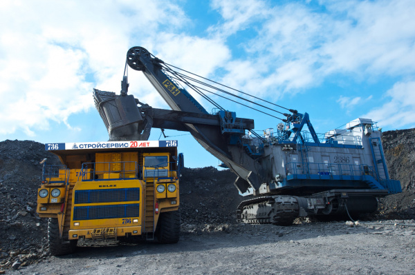 За полгода горняки «Стройсервиса» выдали на-гора более 3,8 млн. тонн угля