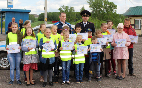 Дети Беловского района написали водителям письма с просьбой быть аккуратнее на дорогах