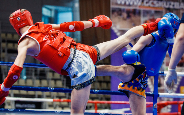 Кузбассовцы стали абсолютными лидерами домашнего турнира по тайскому боксу