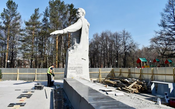 Продолжается реконструкция памятника «Мужеству посвящается» в Киселевске