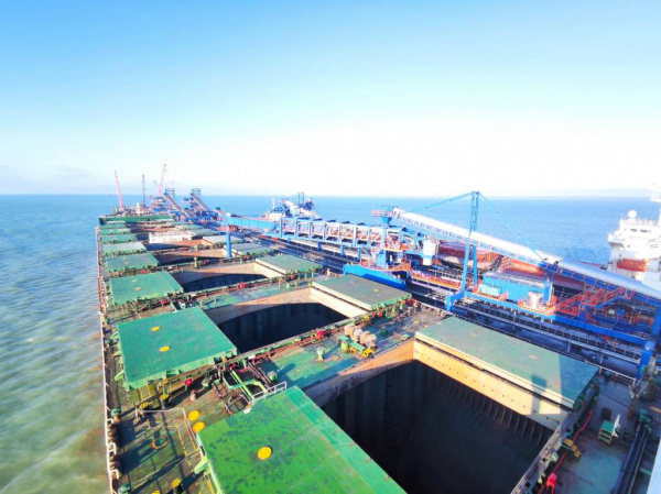 Компания АО «Стройсервис» впервые загрузила своим углем морское судно грузоподъемностью 160 тысяч тонн