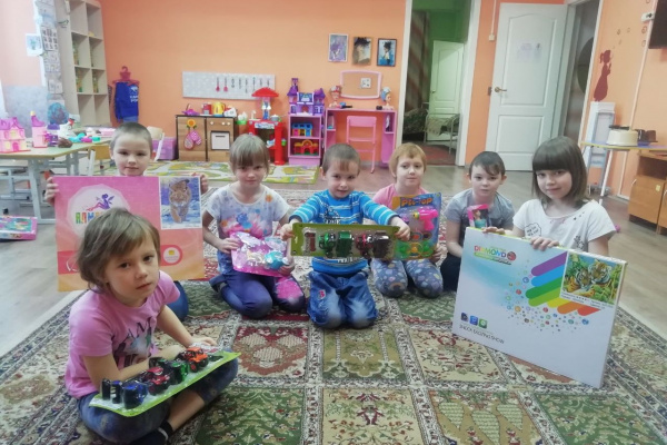 Дети Прокопьевска и Киселевска получили подарки от «Шахты №12»