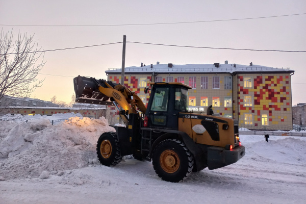 Разрез «Барзасское товарищество» освобождает улицы Березовского от снега
