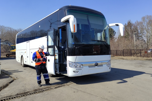 Горняков компании будут доставлять на работу на новых комфортных автобусах производства КНР