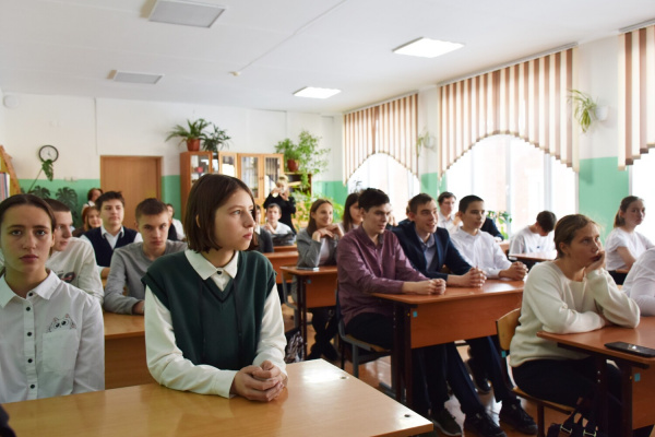 Специалисты разреза «Березовский» провели уроки профориентации для школьников села Костенково и поселка Рассвет