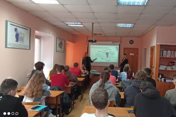 Сотрудники разреза «Пермяковский» провели урок профориентации в Кузбасском многопрофильном техникуме