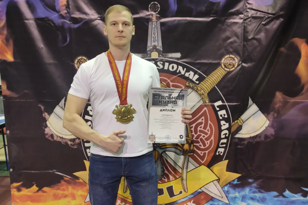 Работник разреза «Шестаки» занял первое место на областном турнире по силовым видам спорта