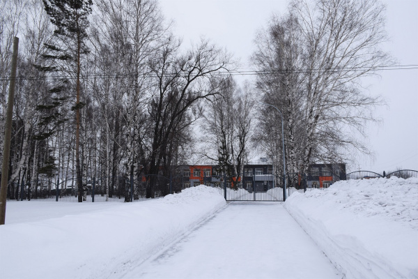 Разрез «Березовский» помог предотвратить сход снега с крыши школы в поселке Рассвет