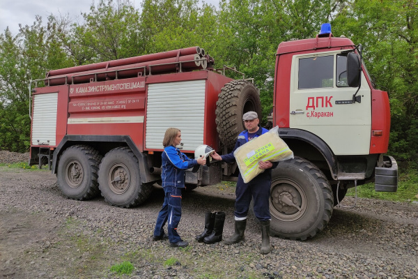 Разрез «Пермяковский» обеспечил спецодеждой пожарных-добровольцев из Беловского района