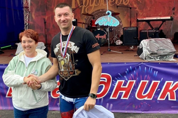 Сотрудник разреза «Пермяковский» получил областную награду за рывок гири