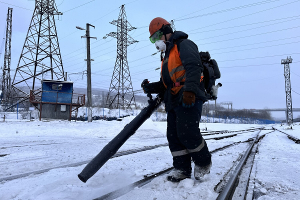 На «Губахинском коксе» ввели в строй мобильное всесезонное оборудование для очистки железной дороги