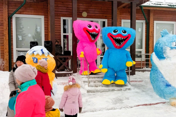 При поддержке предприятий «Стройсервиса» на «Салаирских плесах» открыли зимний городок для всей семьи