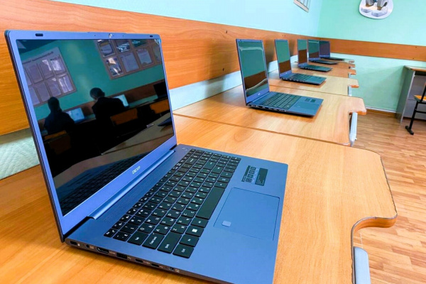 «Шахта №12» оснастила учебные классы школы №51 в прокопьевском поселке Северный Маганак новыми компьютерами