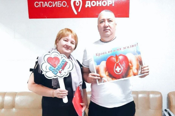 Супруги с разреза «Шестаки» вместе сдают кровь для кузбасских больниц