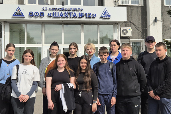 Киселевским старшеклассникам показали музей шахтерской славы «Шахты №12»