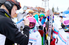 Фотография. Кузбасская компания АО «Стройсервис» поддерживает сноубордиста Дмитрия Логинова