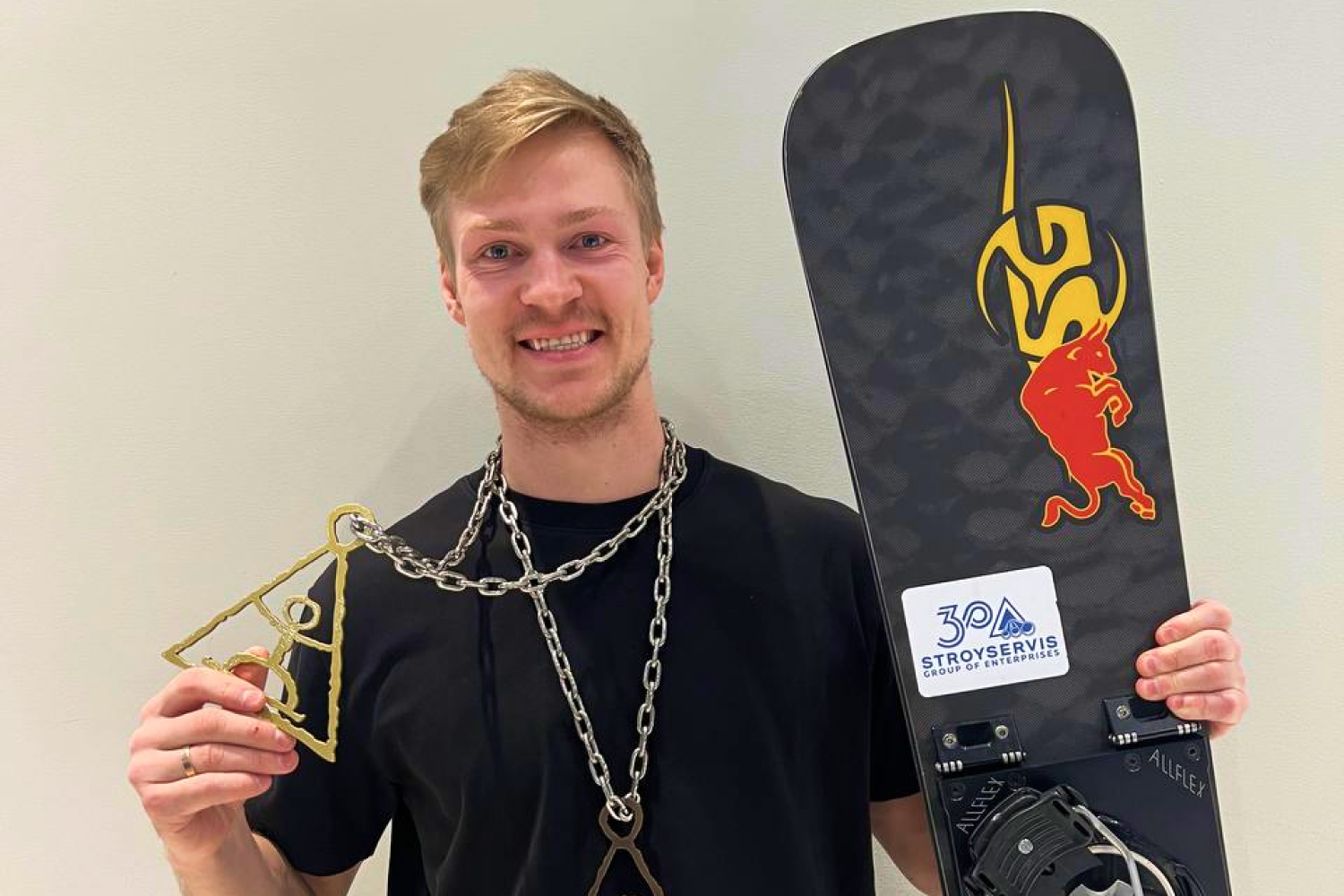 Известный российский спортсмен, выступающий при поддержке АО «Стройсервис», завоевал золото и бронзу на чемпионате России по сноуборду