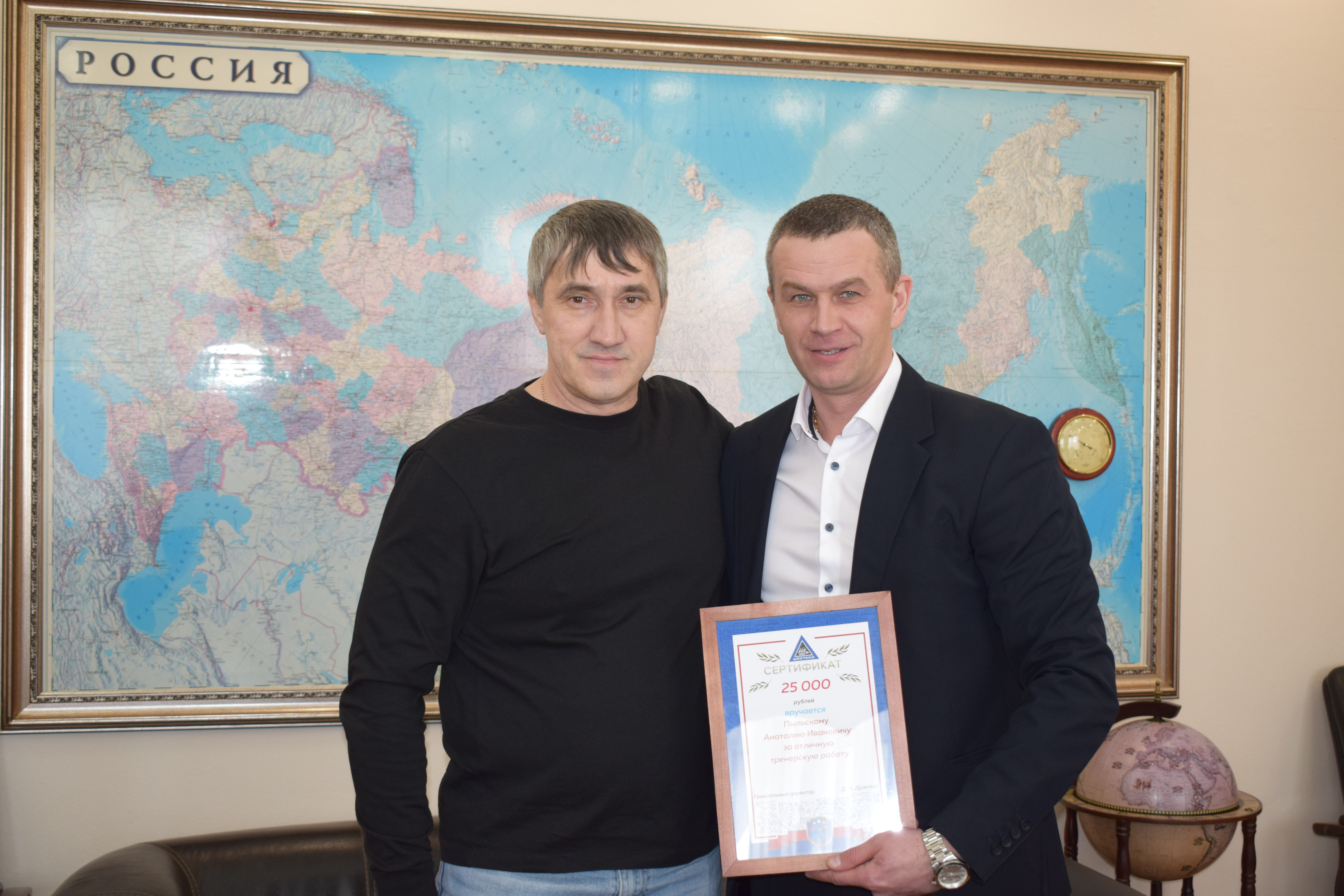 Разрез «Шестаки» наградил гурьевских спортсменов за победу на кубке России по тяжелой атлетике