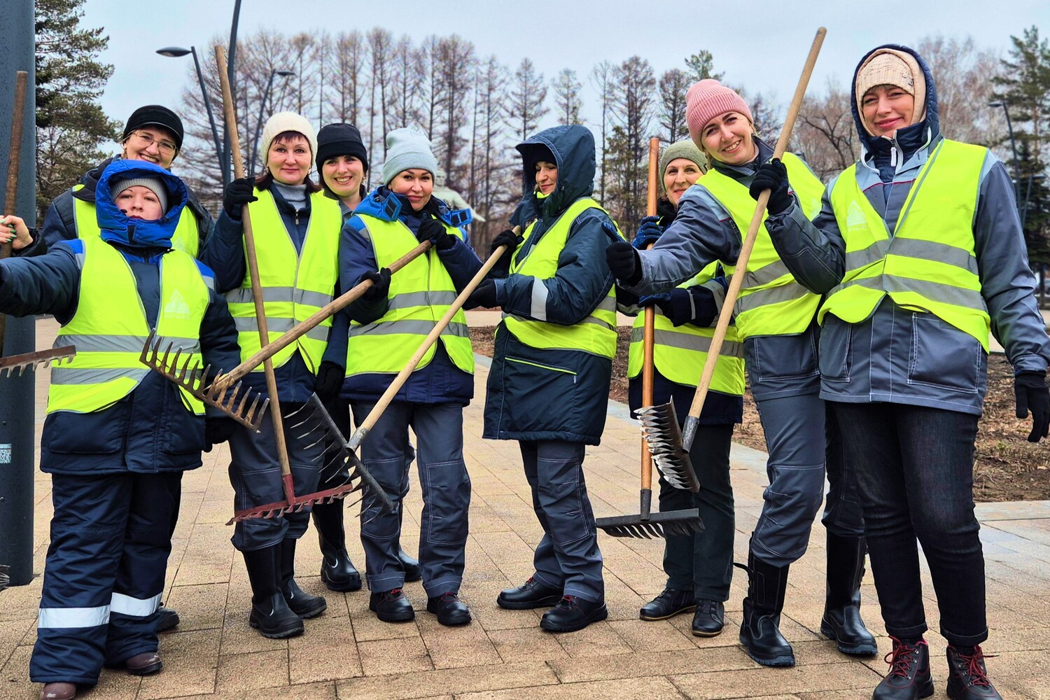 Сотрудники «Шахты №12» на всекузбасском субботнике в Киселевске вывезли более 100 кубометров мусора