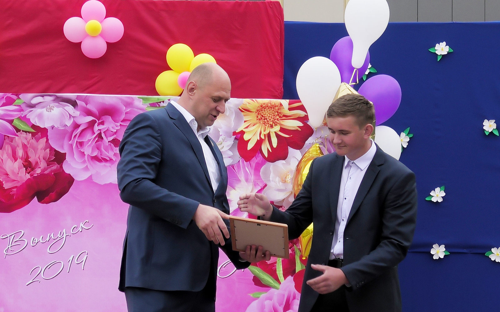Кузбасские выпускники-отличники получили денежные премии от ЗАО Стройсервис. Стройсервис