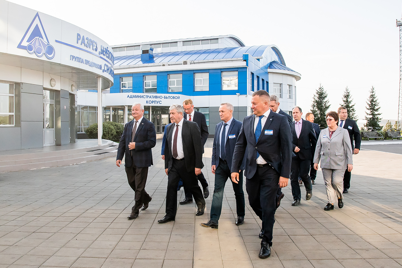 Чрезвычайный и Полномочный посол Республики Беларусь в России посетил разрез Березовский. Стройсервис