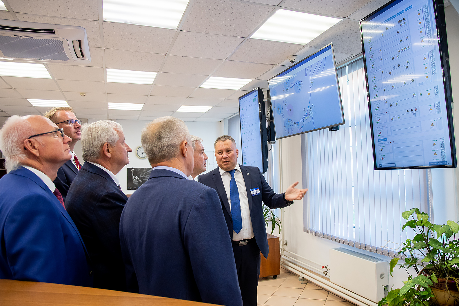 Чрезвычайный и Полномочный посол Республики Беларусь в России посетил разрез Березовский. Стройсервис