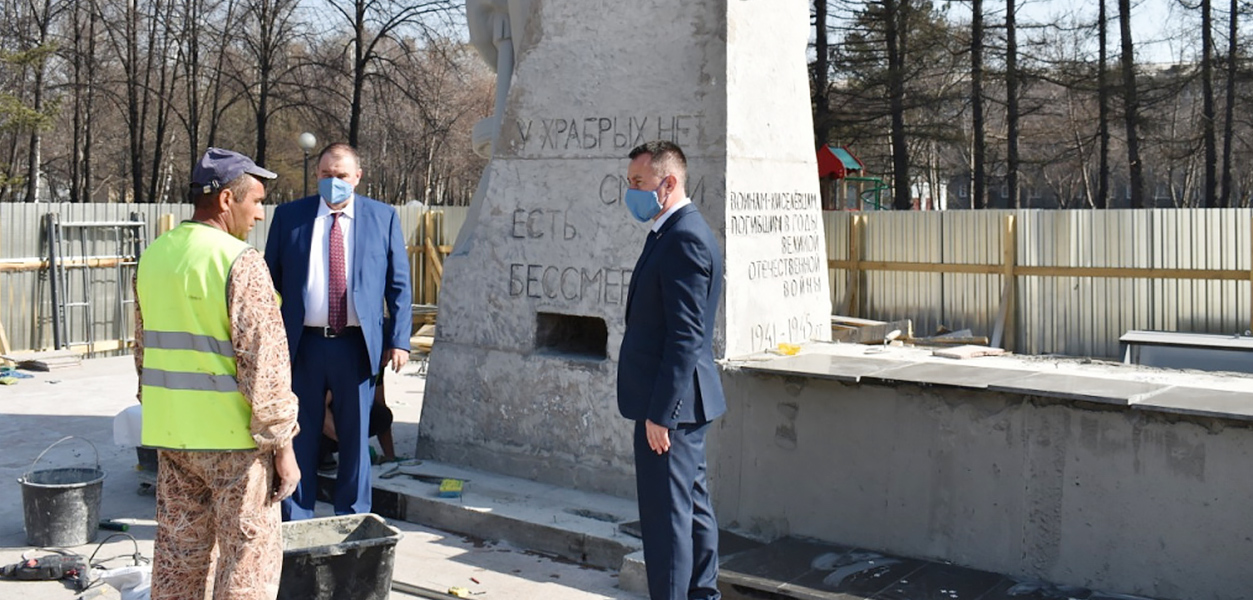 Продолжается реконструкция памятника Мужеству посвящается в Киселевске. Стройсервис