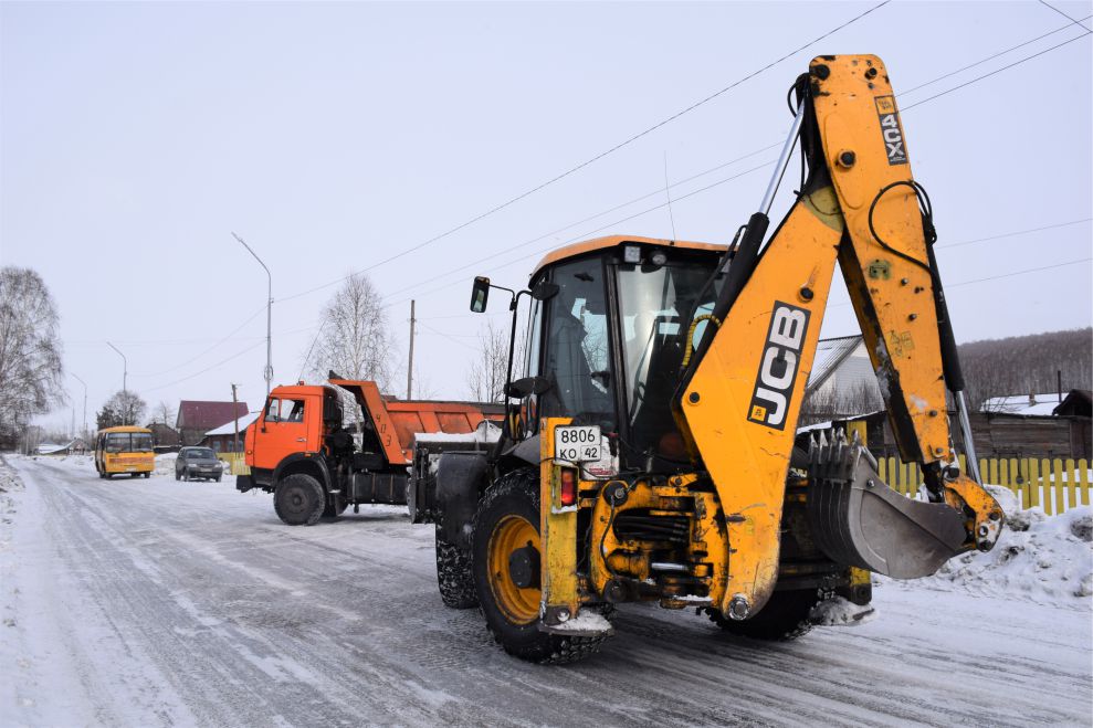Разрез «Березовский» очищает от снега социальные объекты и инфраструктуру юга Кузбасса