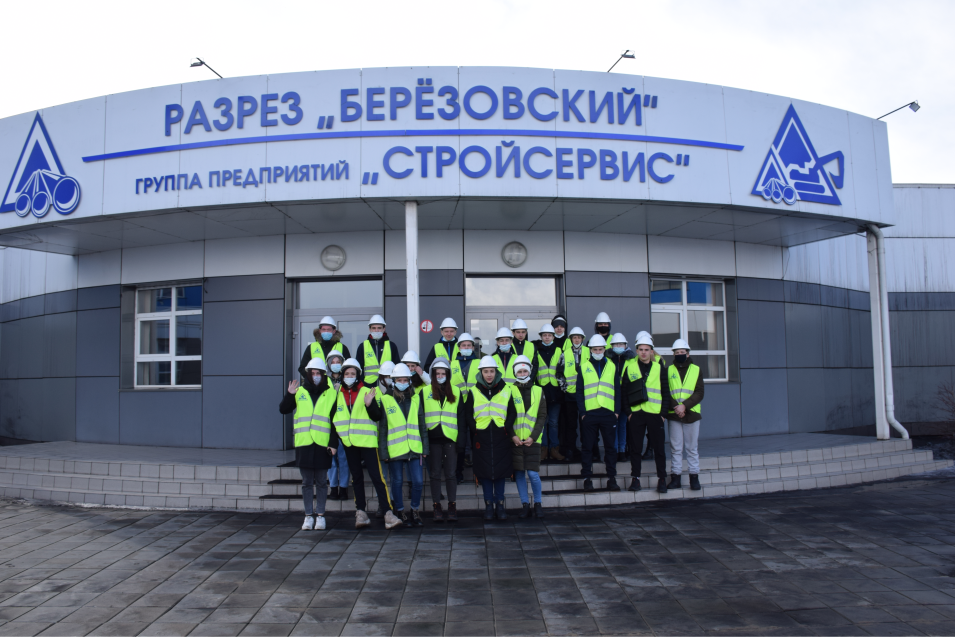 Школьники Прокопьевского округа посмотрели работу разреза Березовский. Стройсервис