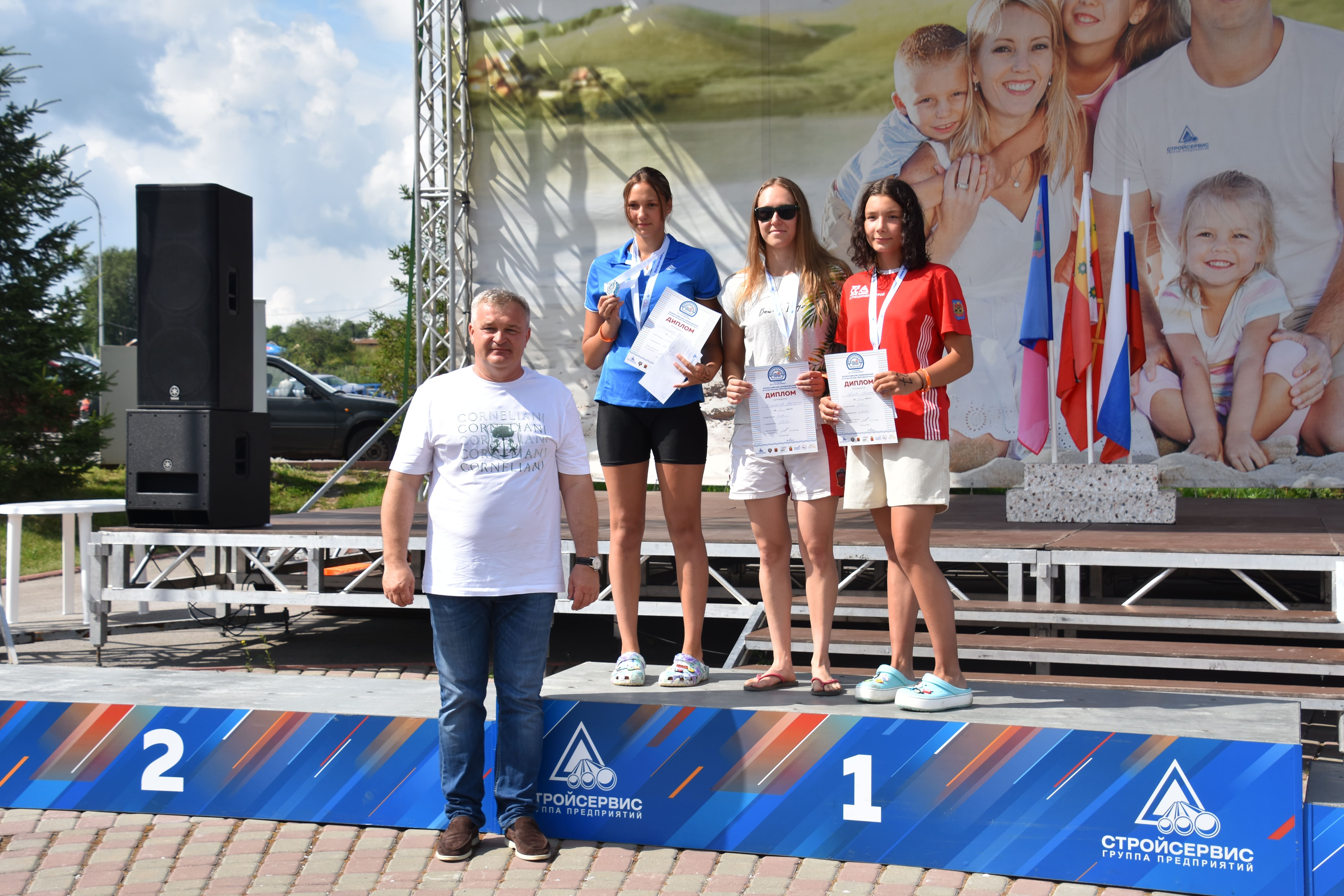 В центре отдыха Салаирские плесы прошли всероссийские соревнования по плаванию Шахтерская миля на призы АО Стройсервис. Стройсервис