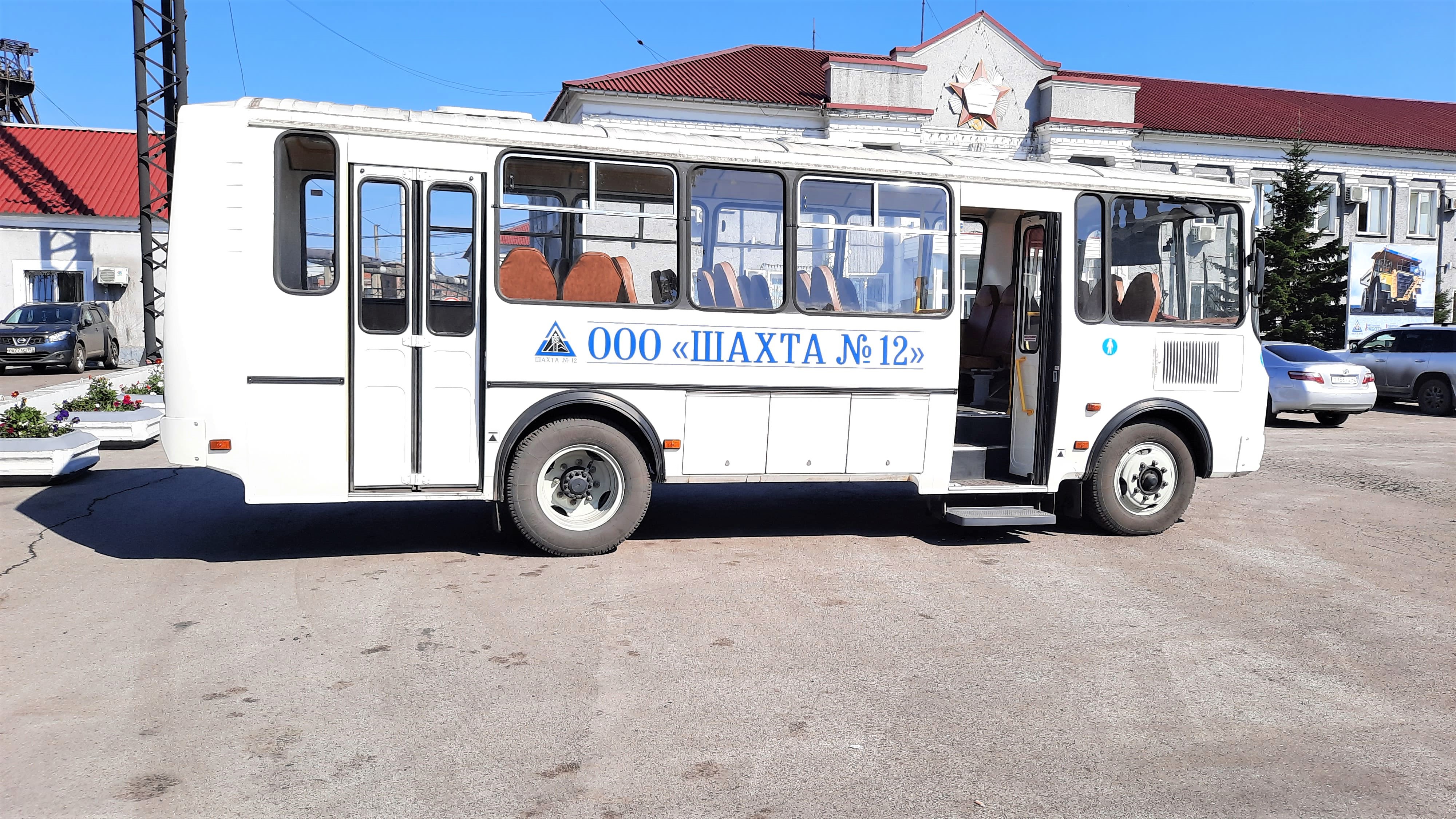Новые автобусы для перевозки рабочих поступили на Шахту №12. Стройсервис