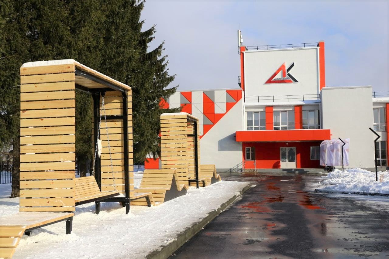 Более 10 млн рублей на благоустройство Дома культуры в Кемеровском районе направила компания АО Стройсервис. Стройсервис