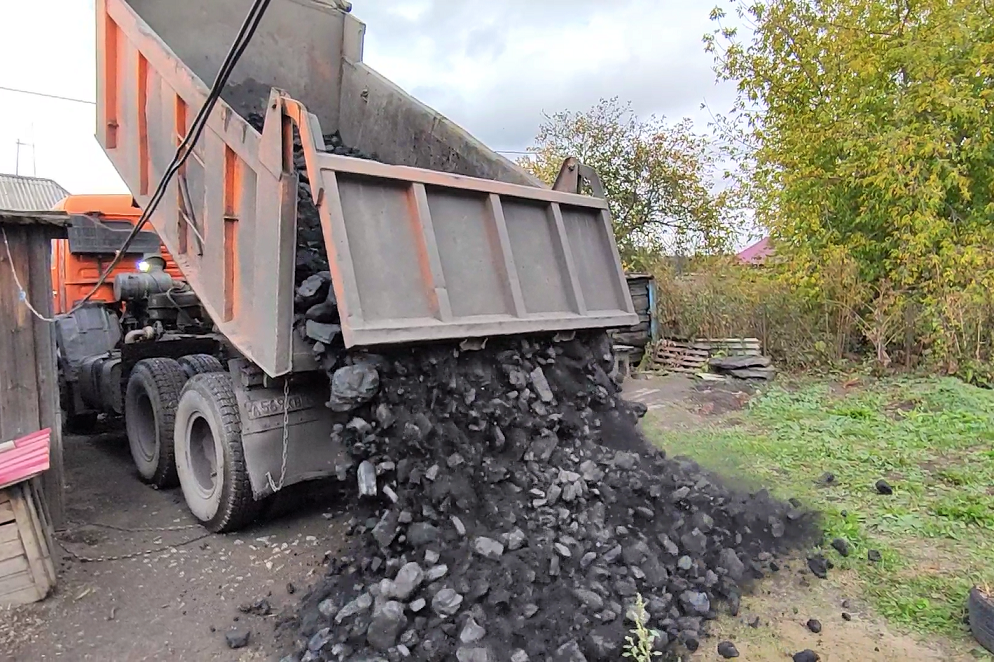 Более 500 тонн благотворительного угля выделила Шахта №12 для жителей Киселевска и Прокопьевска. Стройсервис