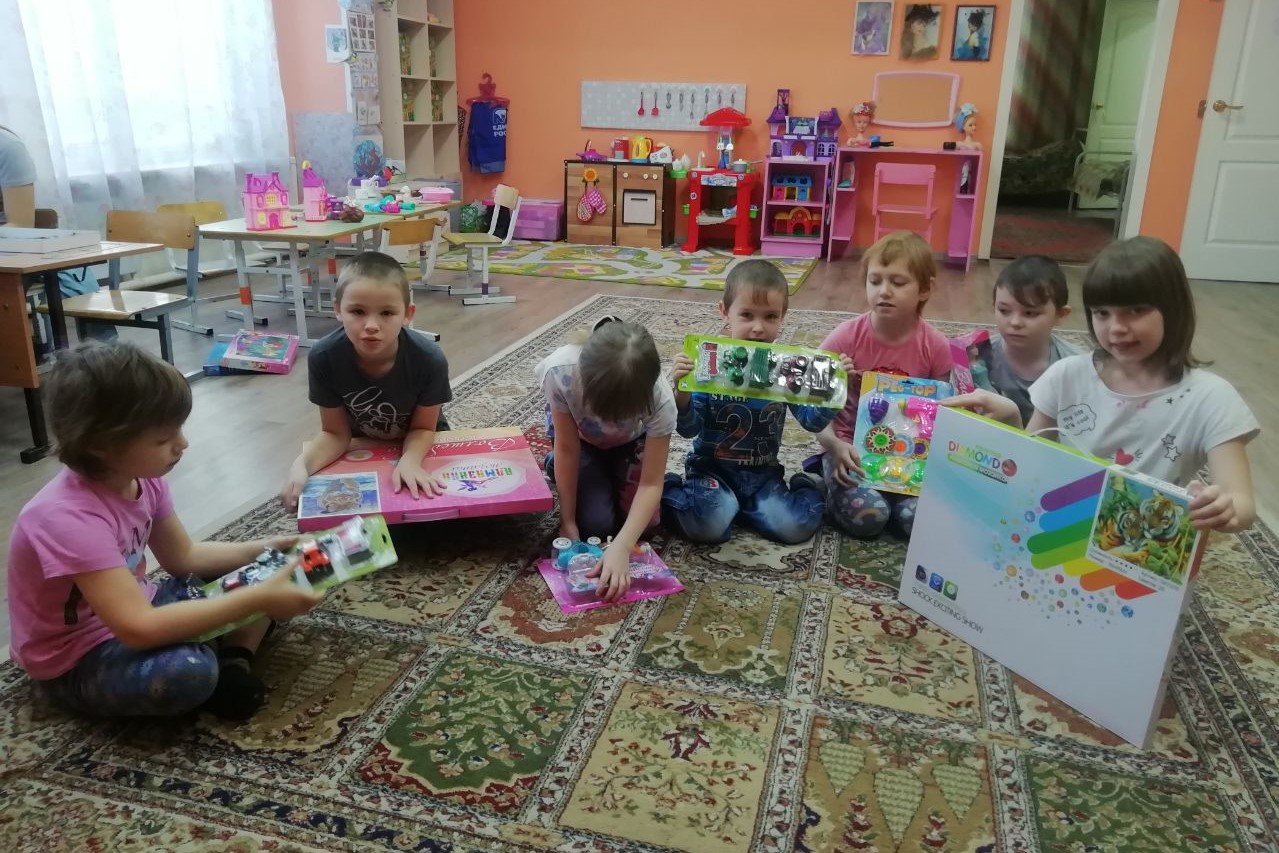 Дети Прокопьевска и Киселевска получили подарки от Шахты №12. Стройсервис