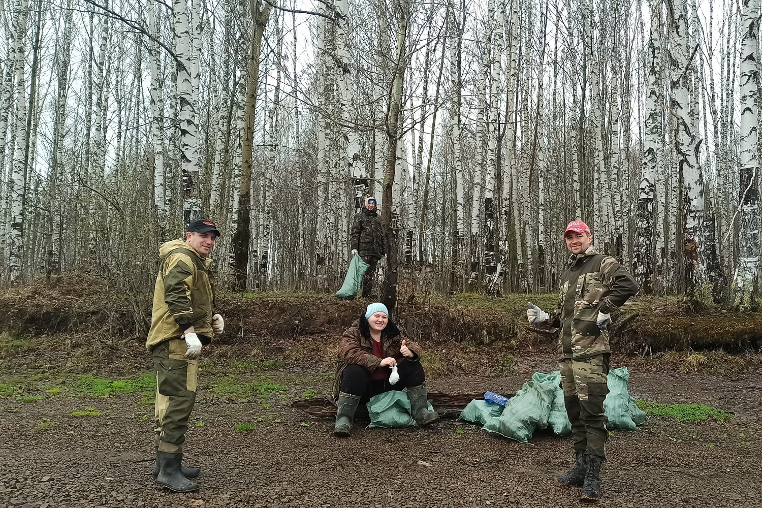 Молодые активисты Губахинского кокса очистили базу отдыха от мусора. Стройсервис