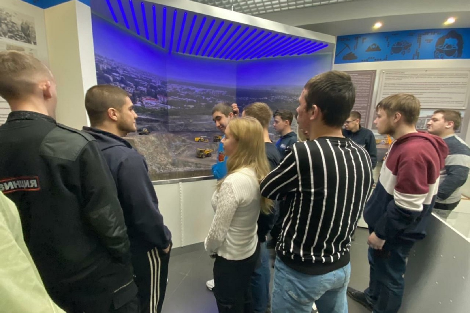 Киселевским студентам провели экскурсию по музею шахтерской славы Шахты №12. Стройсервис