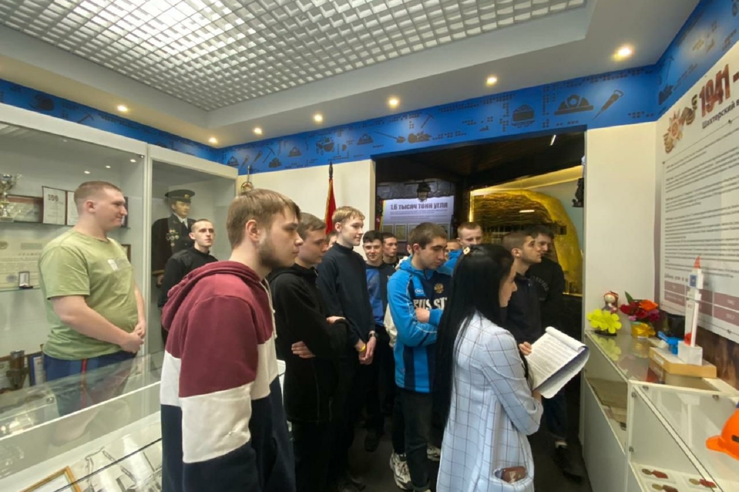 Киселевским студентам провели экскурсию по музею шахтерской славы Шахты №12. Стройсервис
