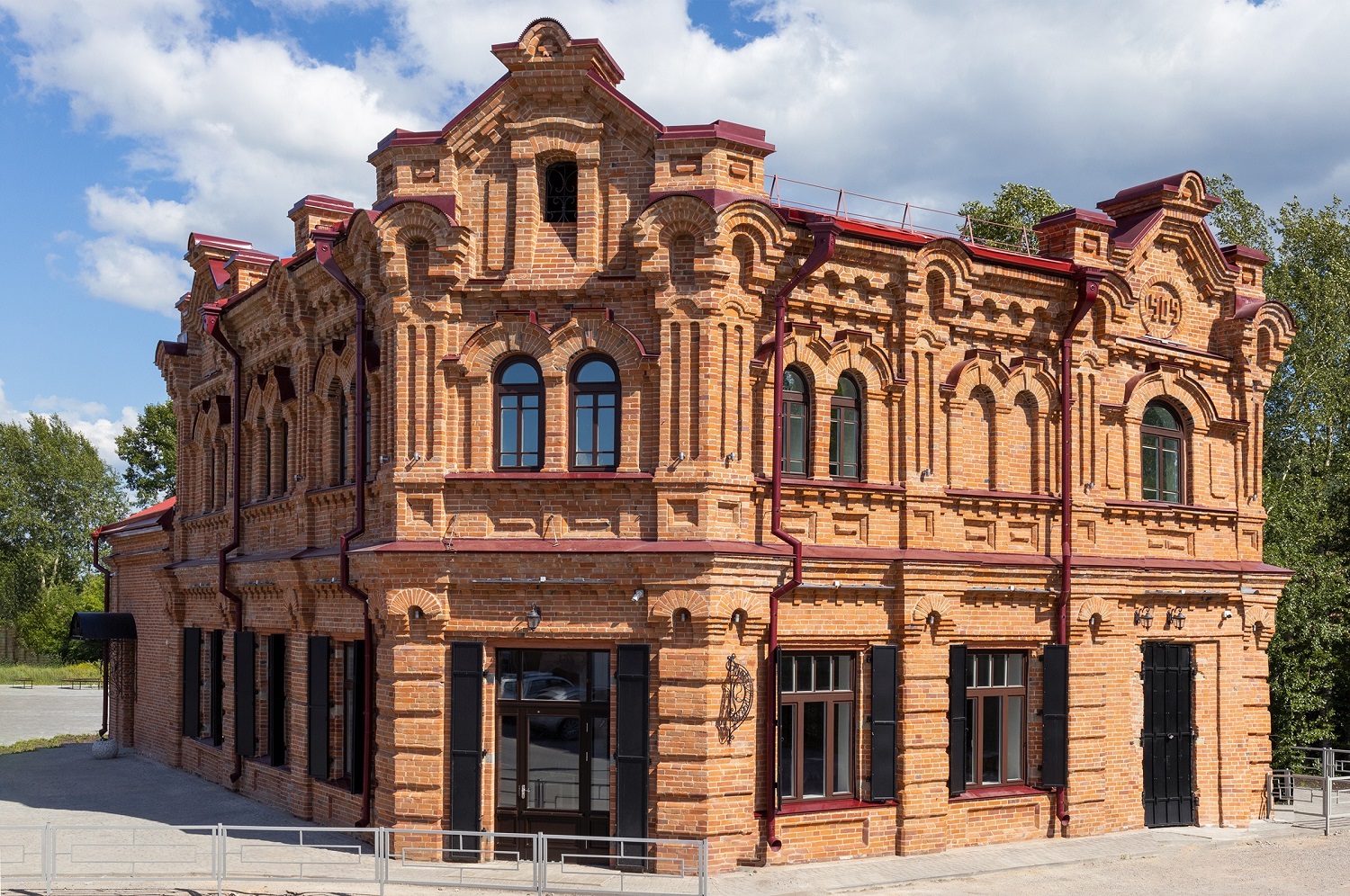 При поддержке АО Стройсервис открылся после ремонта Гурьевский краеведческий музей. Стройсервис