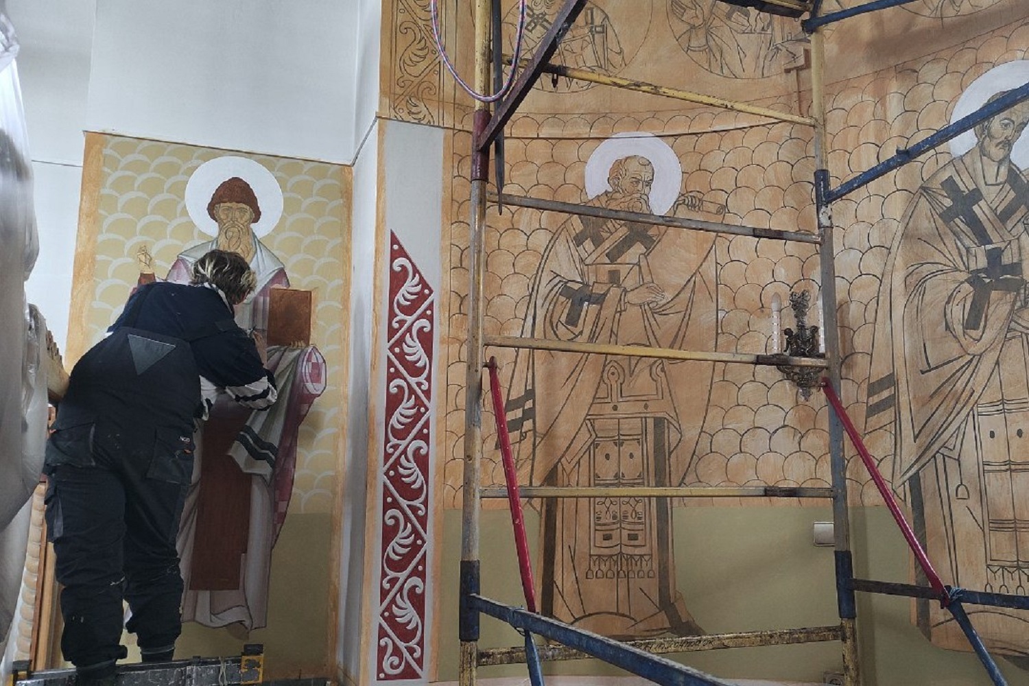 Мастера Кемеровской епархии расписывают часовню памяти шахтеров Шахты №12. Стройсервис
