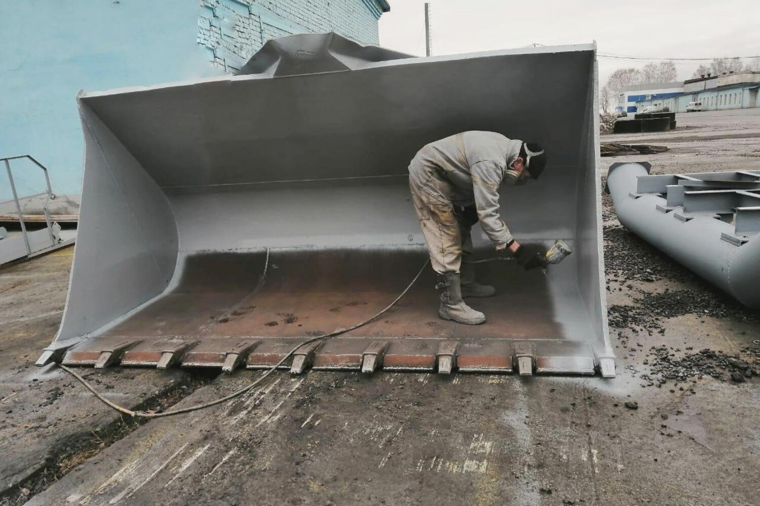 Специалисты Белтранса отремонтировали ковш автопогрузчика разреза Березовский. Стройсервис