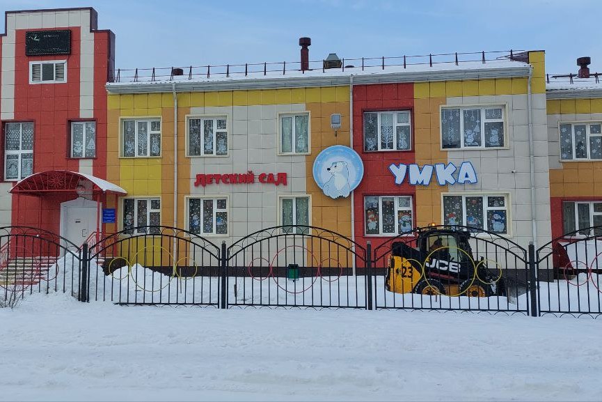 Шахта №12 помогла очистить территорию киселевского детского сада от снега. Стройсервис