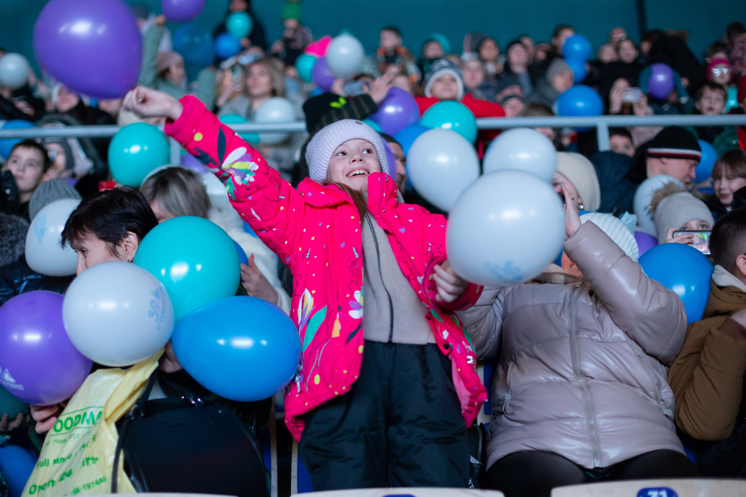Яркое начало юбилейного года: мюзикл Чебурашка Шоу. Ушастые Елки подарил улыбки 7 тысячам детей сотрудников Стройсервиса. Стройсервис
