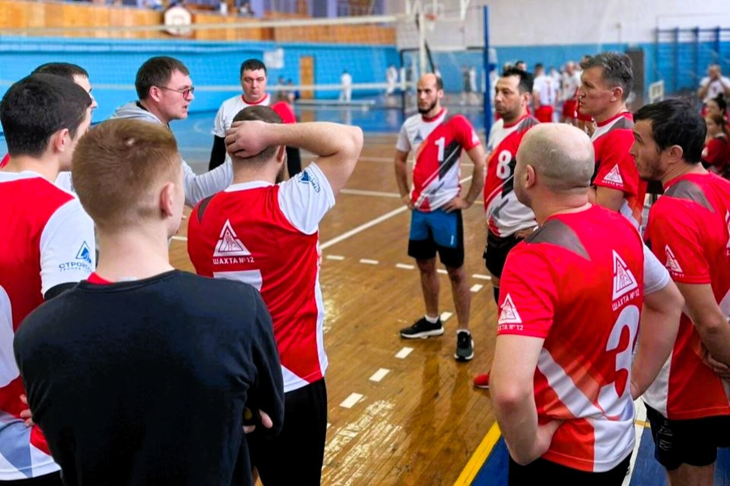 Шахта №12 заняла 1 место на турнире по волейболу среди предприятий Киселевского округа. Стройсервис