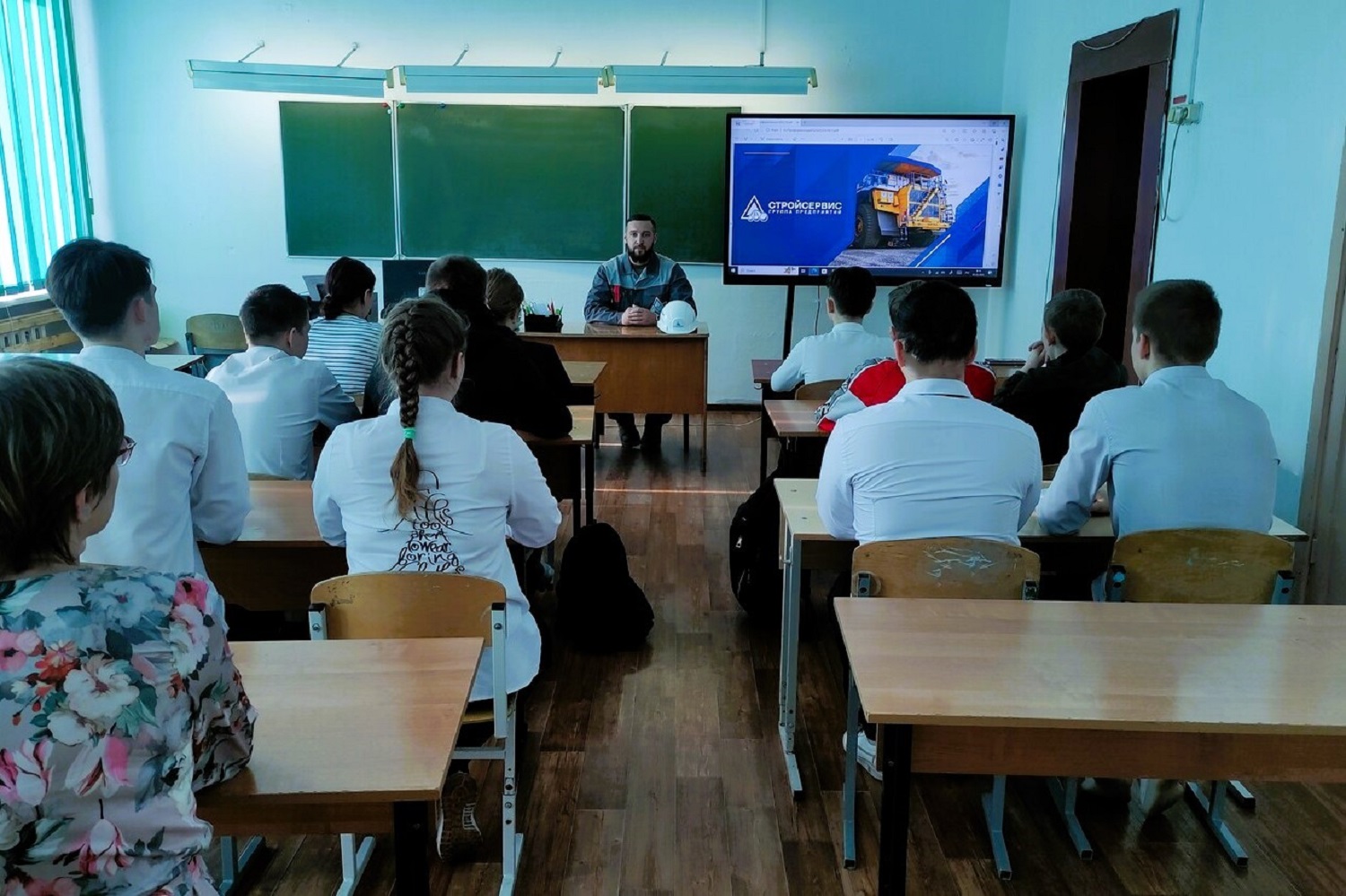 Сотрудник разреза Пермяковский рассказал школьникам о перспективах выбора горняцкой профессии. Стройсервис