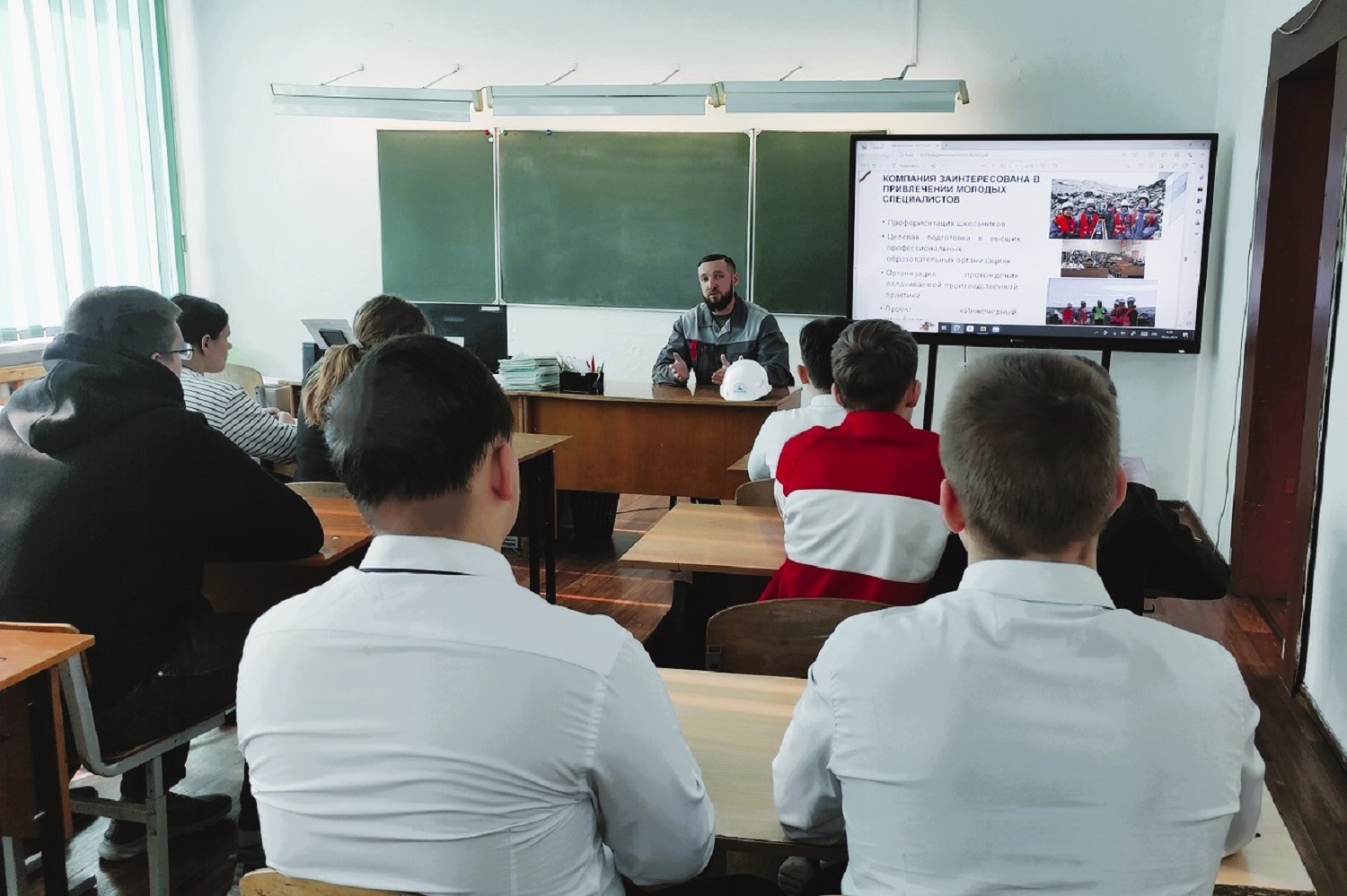 Сотрудник разреза Пермяковский рассказал школьникам о перспективах выбора горняцкой профессии. Стройсервис