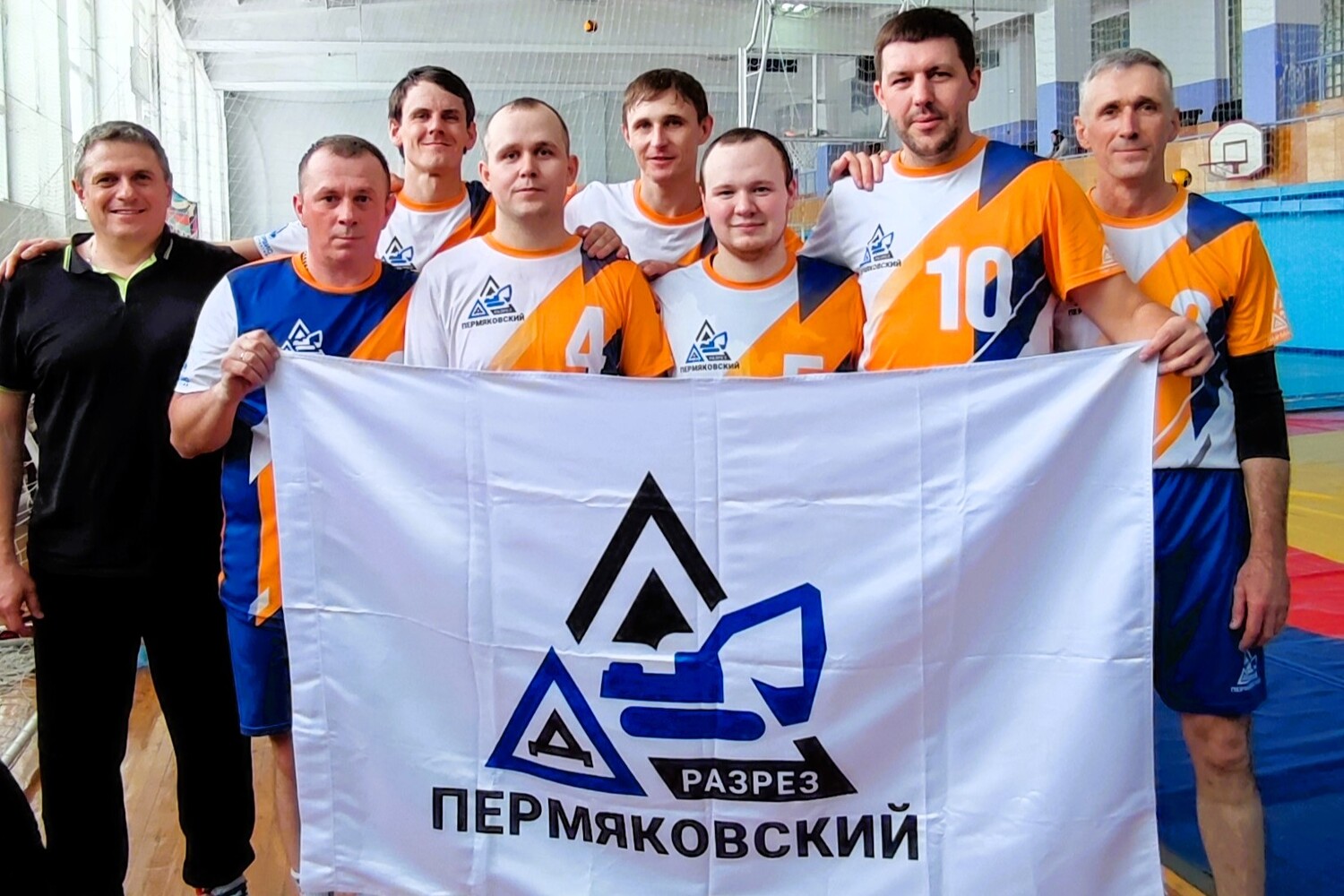 Разрез Пермяковский занял 1 место на соревнованиях по волейболу среди угольщиков. Стройсервис