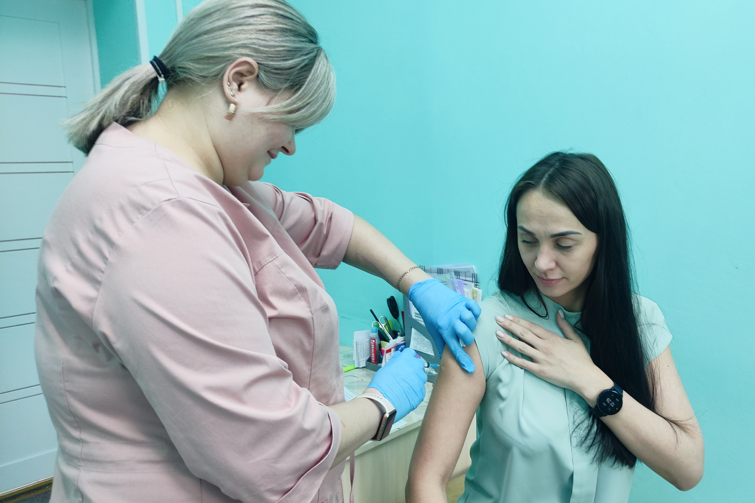 На разрезе Пермяковский идет бесплатная вакцинация против клещевого энцефалита. Стройсервис