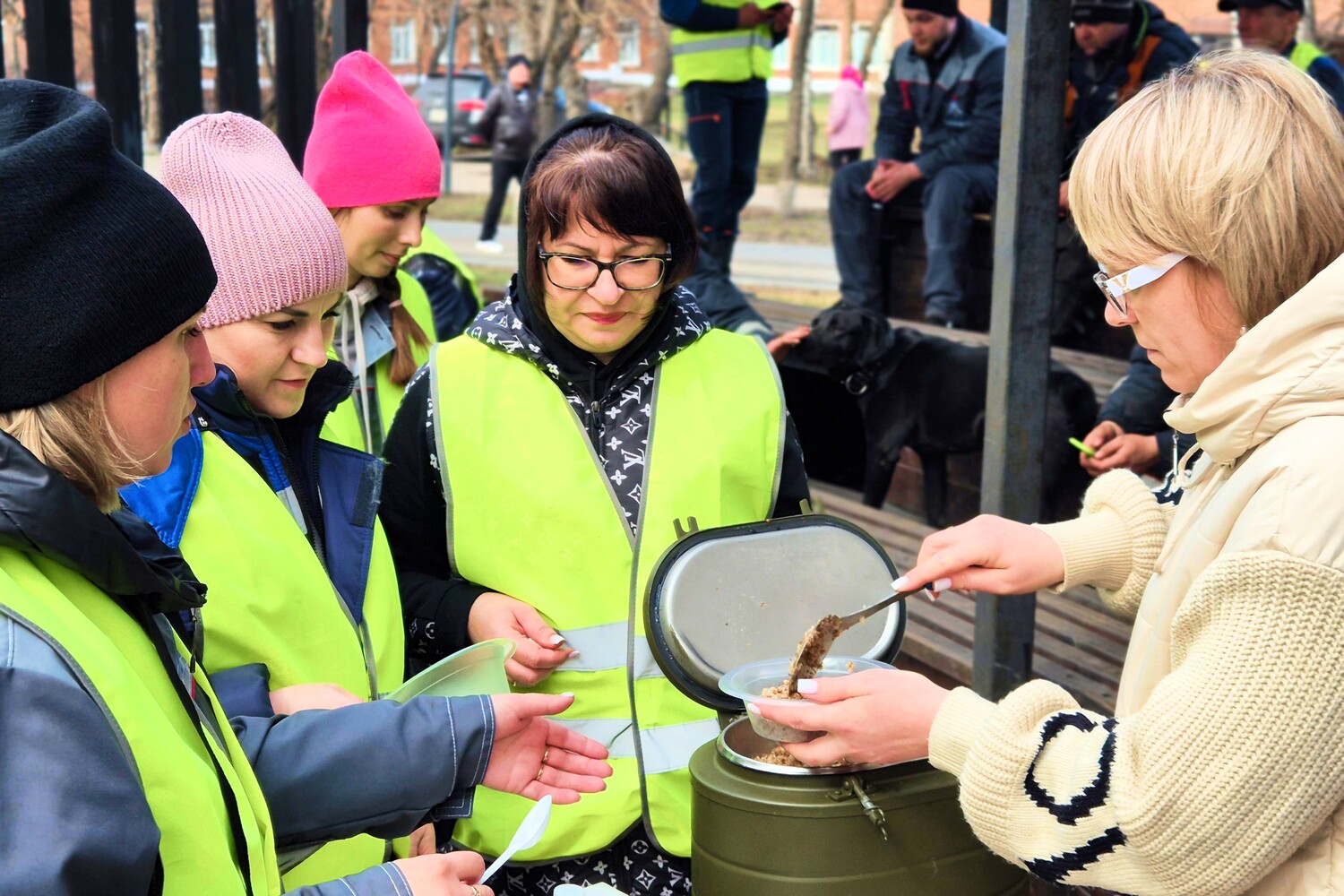 Сотрудники Шахты №12 на всекузбасском субботнике в Киселевске вывезли более 100 кубометров мусора. Стройсервис