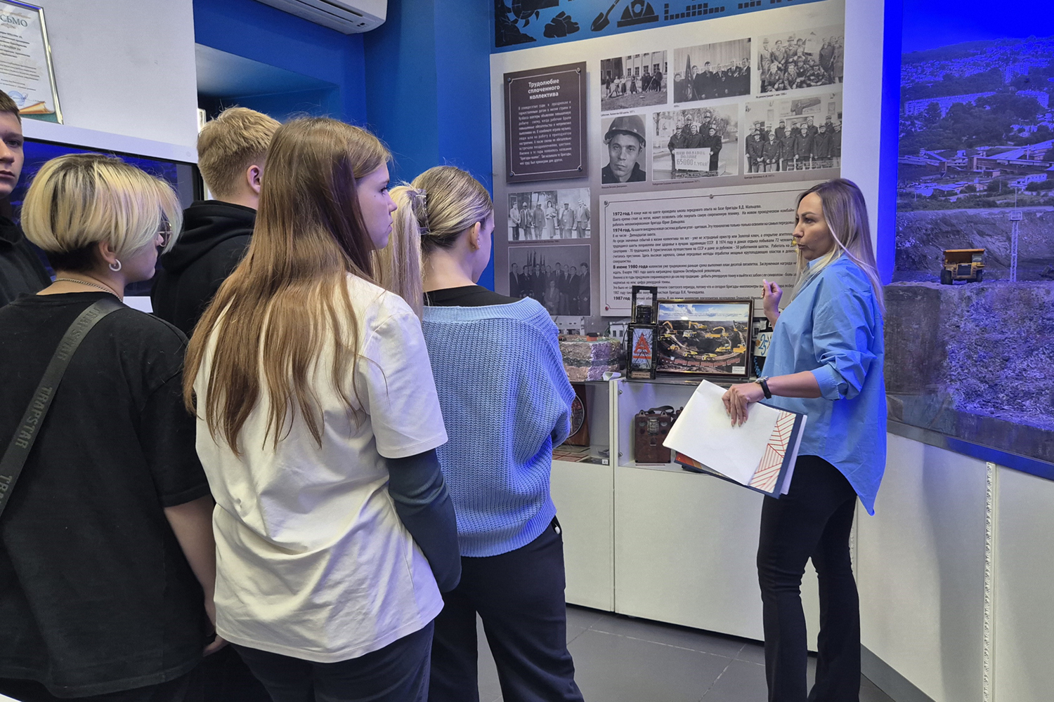 Киселевским старшеклассникам показали музей шахтерской славы Шахты №12. Стройсервис